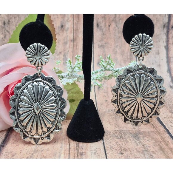 Silver Tone Western Cowgirl Conch Dangle Drop Earrings Statement 3" - Picture 2 of 7